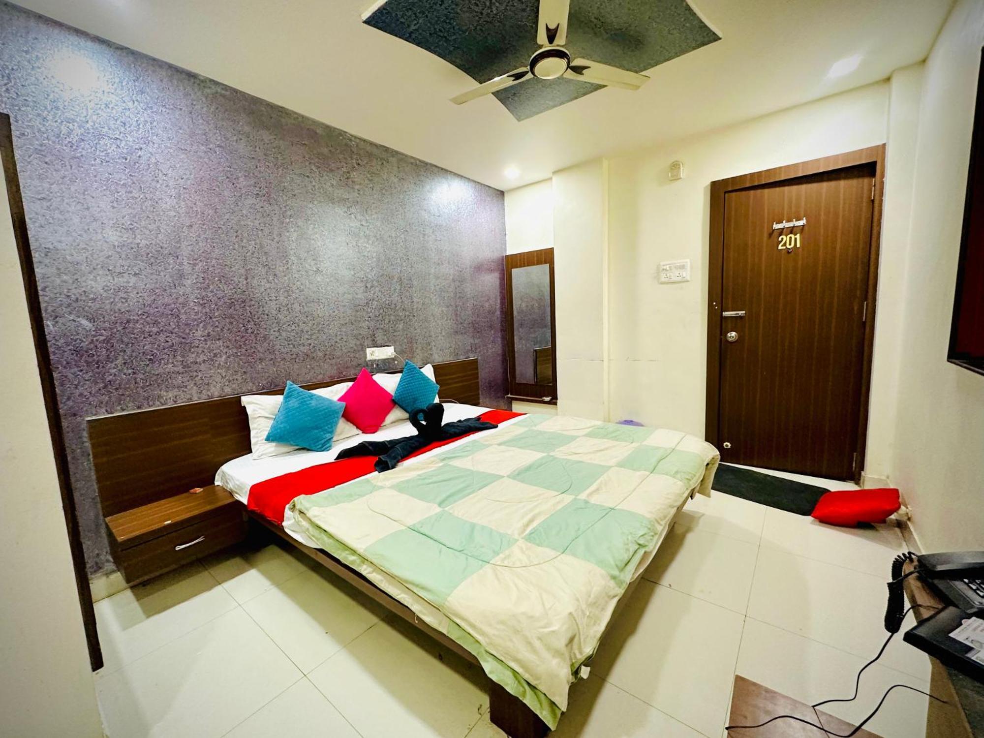 Hotel Sawai Executive Jadhavwadi Exterior foto